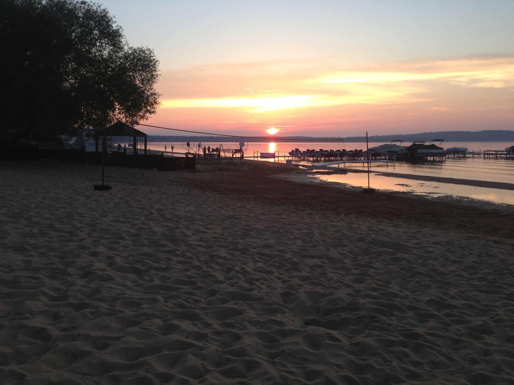 The Beach Haus - Traverse City Luaran gambar